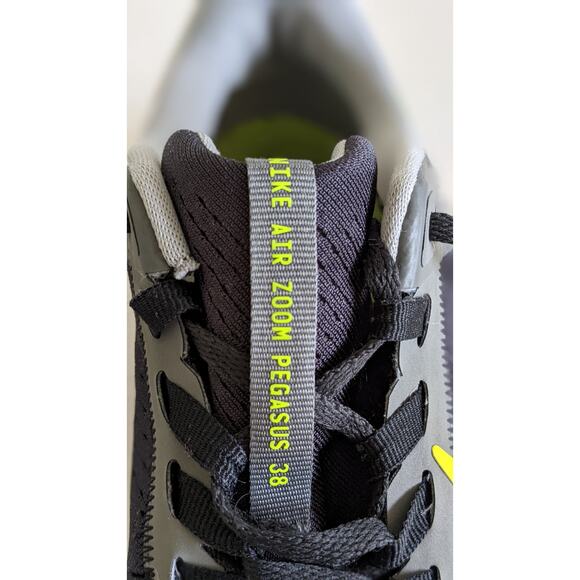 Nike Boys Air Zoom Pegasus 38 Size 7Y CZ4178-005 Black Gray Running Shoes - Picture 2 of 11